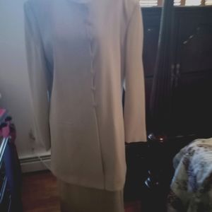 JONES NEW YORK  SIZE 12 SUIT CREAM